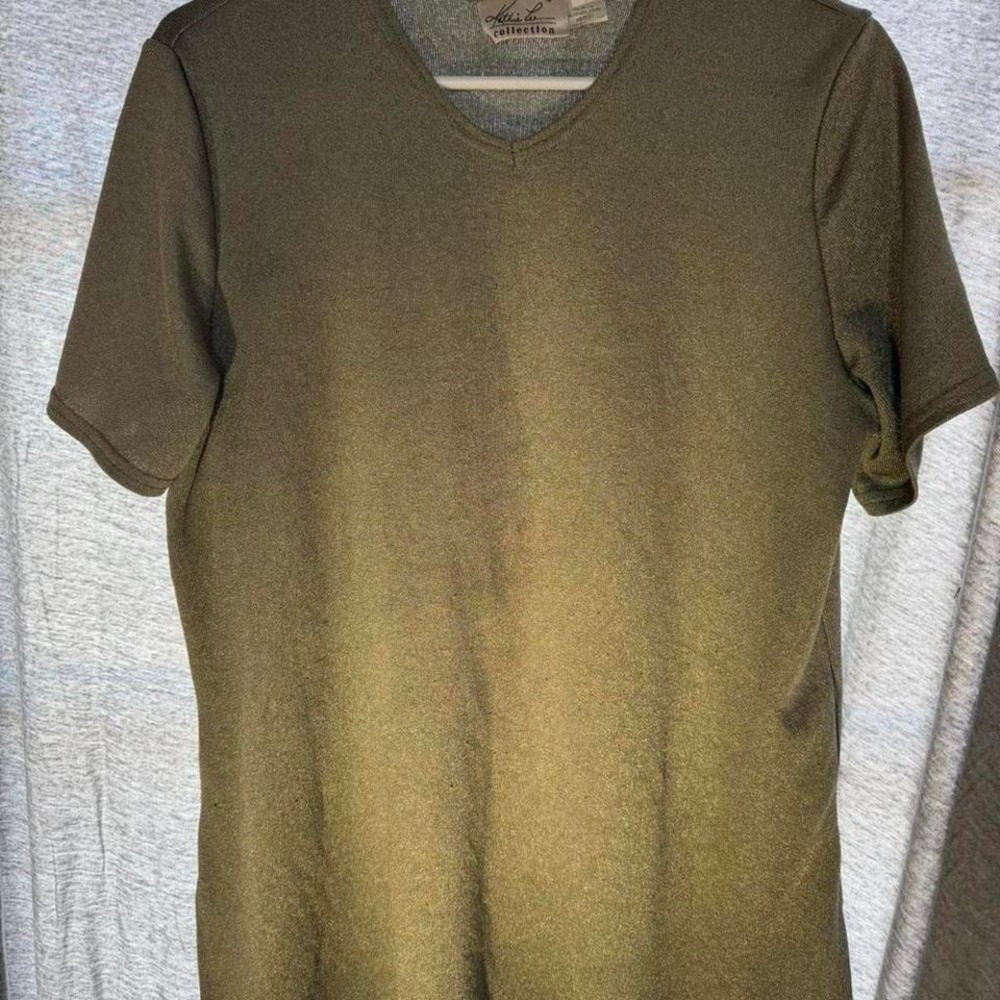 Kathie Lee Olive green v neck t shirt Size XL
